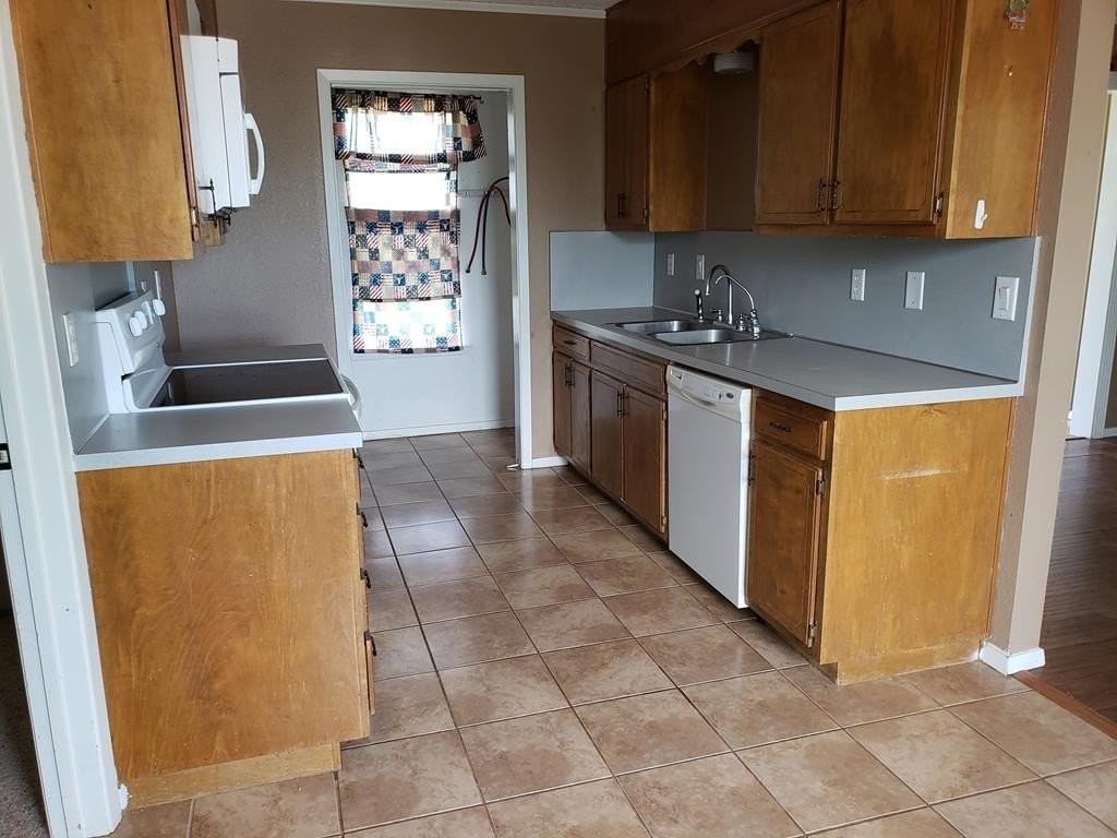 9549 Fuchs Rd - Photo 3 of 8