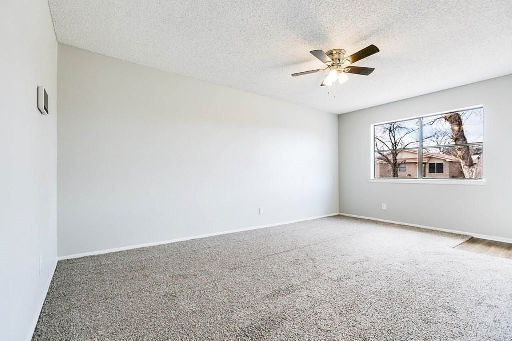 1342 Fox Hollow St - Photo 4 of 14