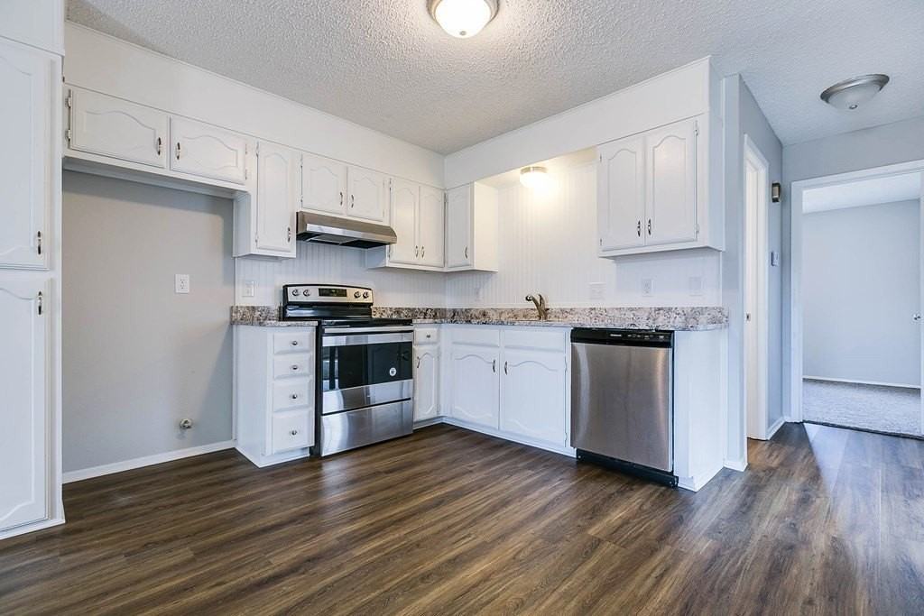 1342 Fox Hollow St - Photo 7 of 14