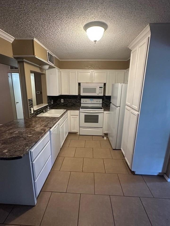 3226 Woodland Cir - Photo 7 of 17