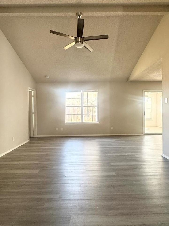 1230 James Ln - Photo 5 of 17