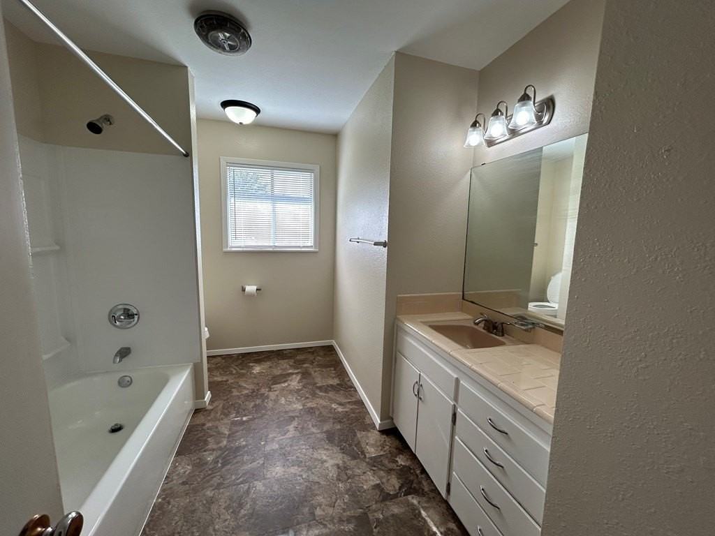 3332 Trinity Ave - Photo 6 of 14