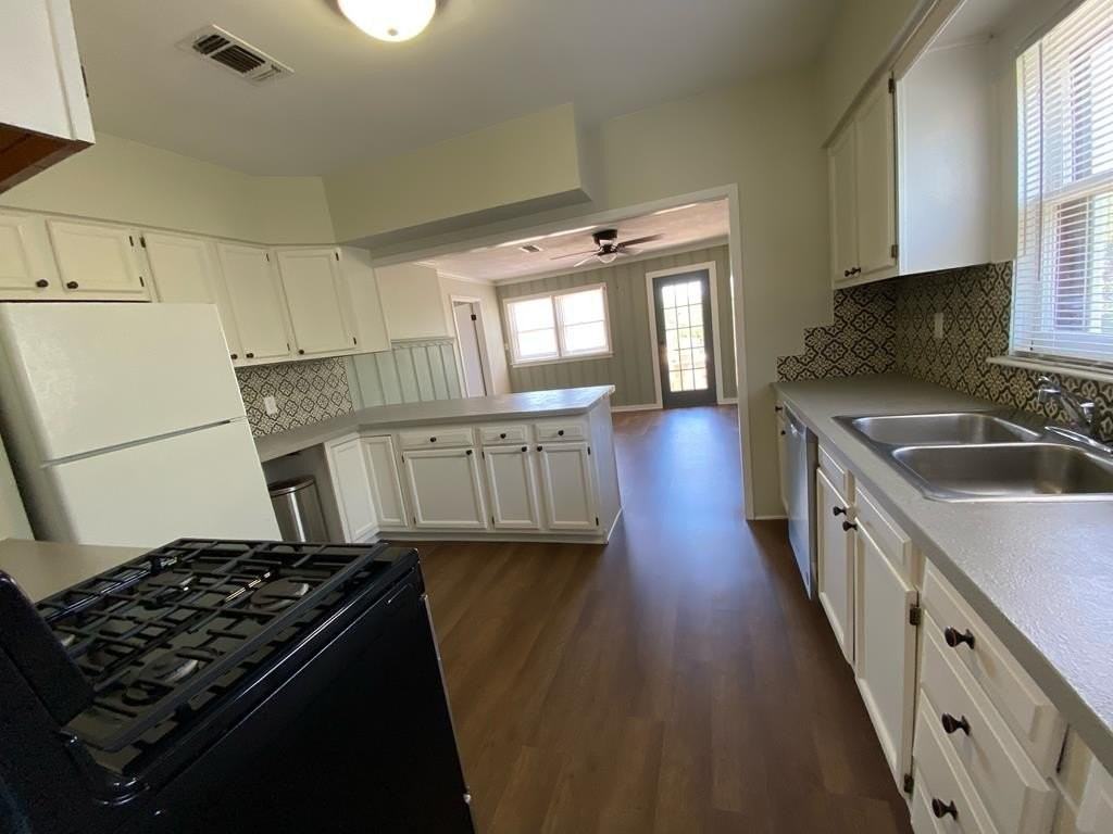 915 Guadalupe St - Photo 6 of 15