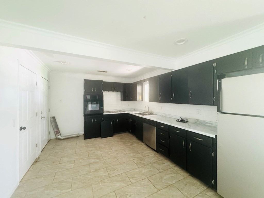 3210 Lake Dr - Photo 3 of 13