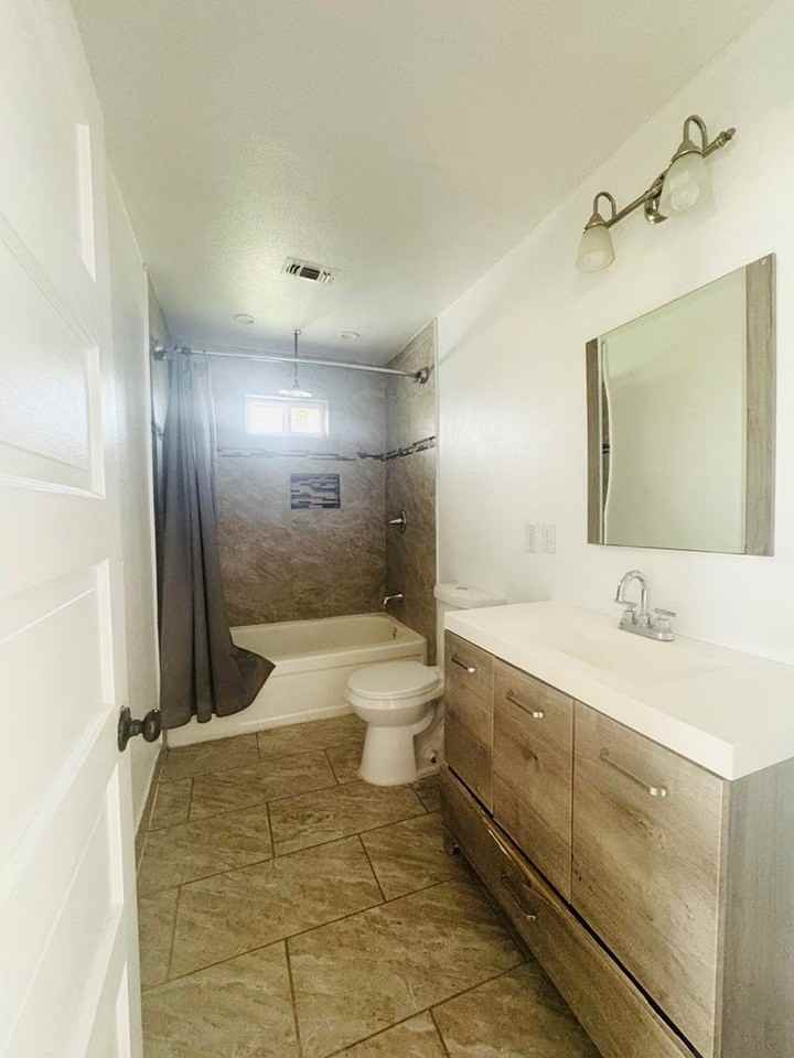 3210 Lake Dr - Photo 5 of 13