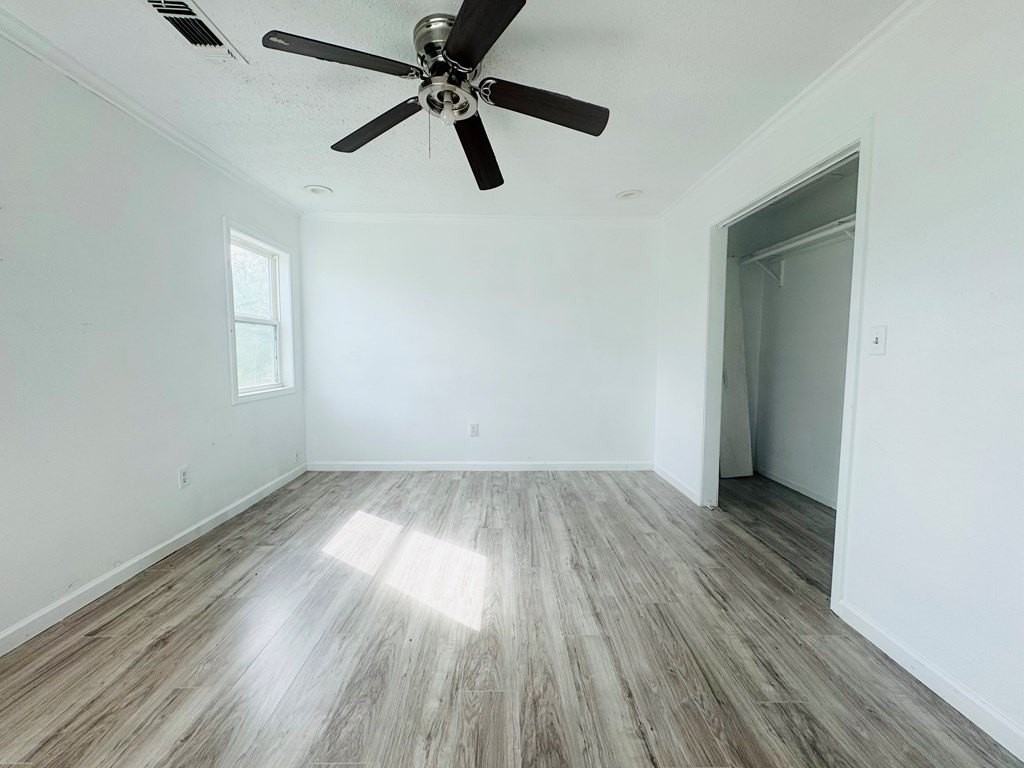 3210 Lake Dr - Photo 6 of 13