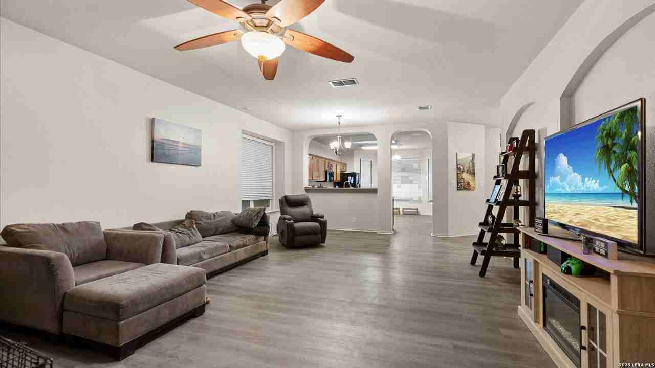 113 Lindy Hls - Photo 3 of 8