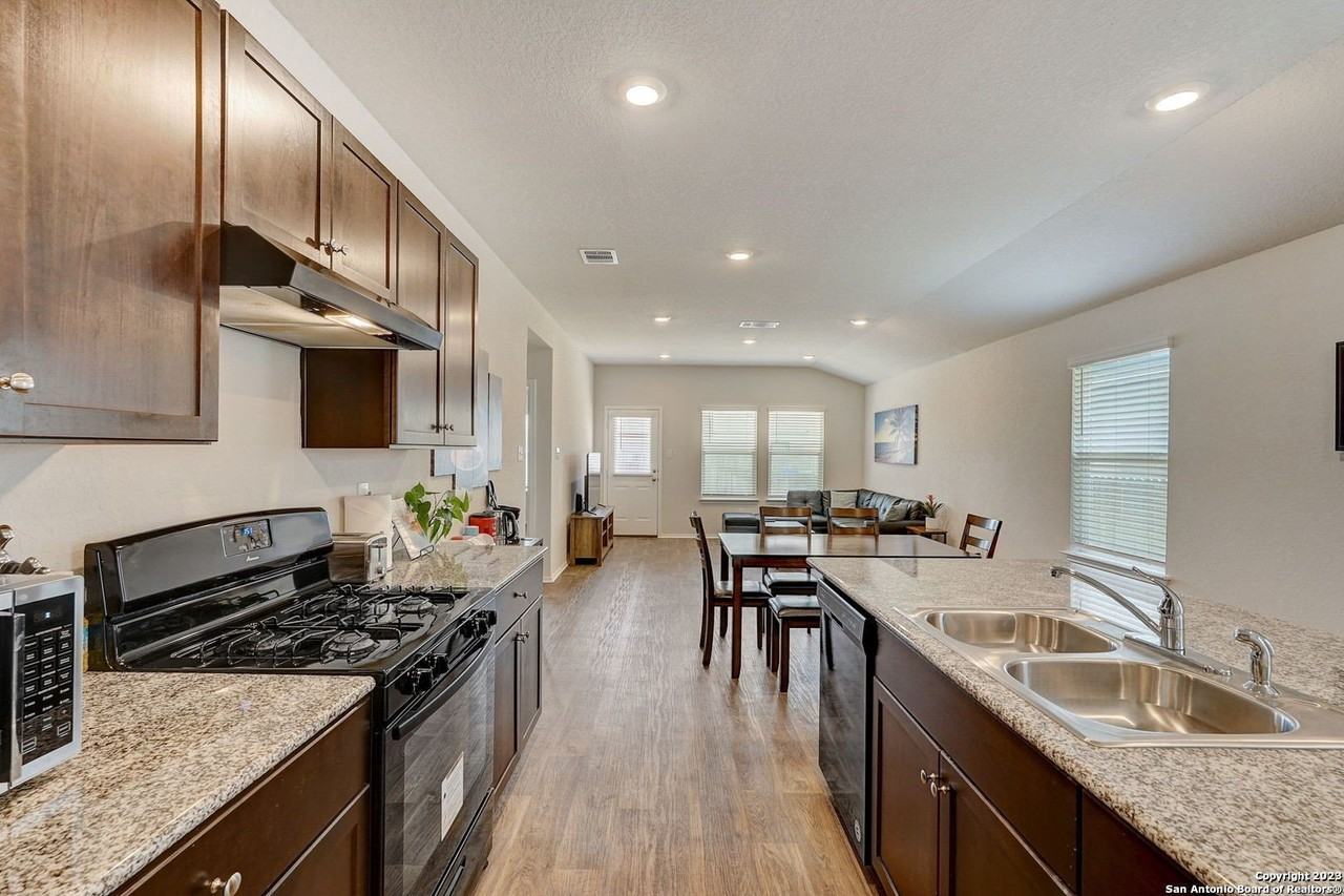 12114 Mulberry Crk - Photo 5 of 23