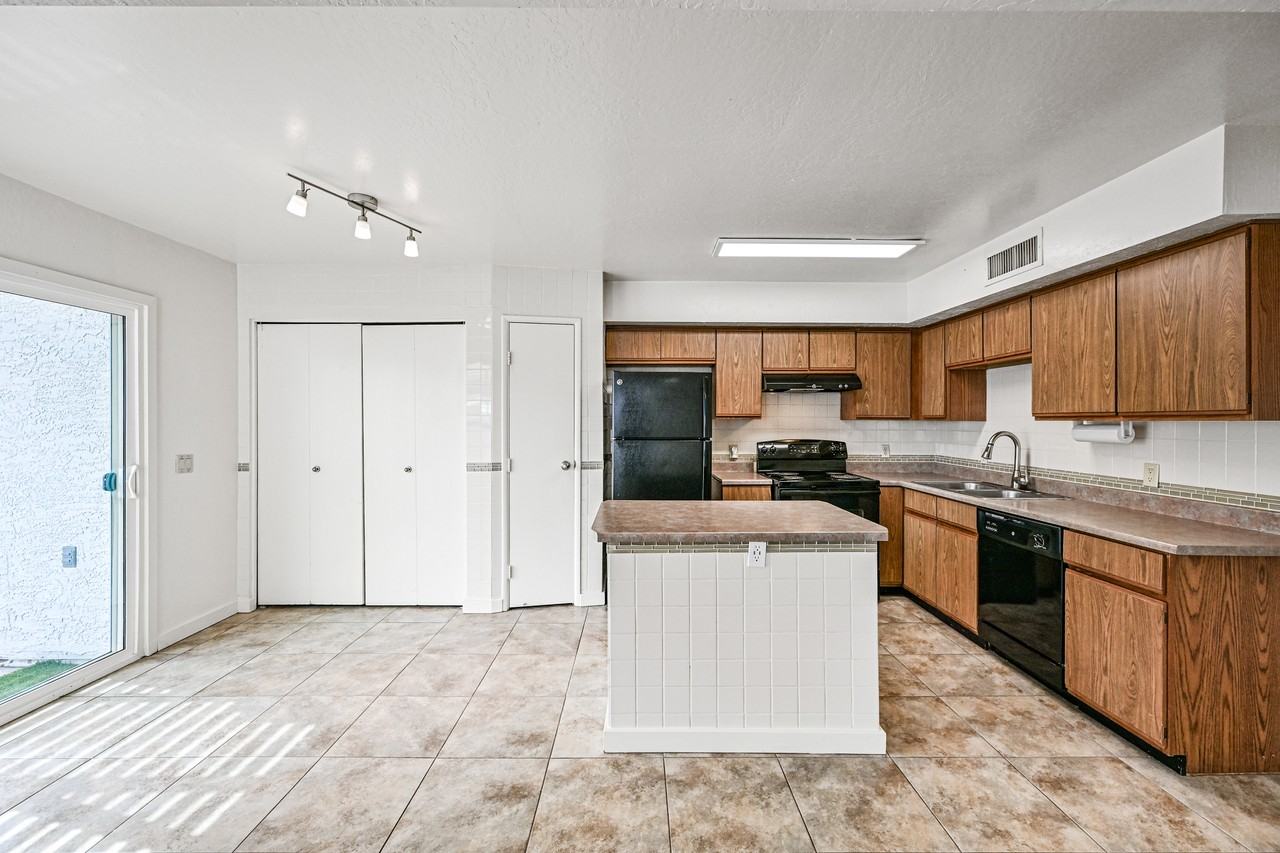 1535 North Horne #82 - Photo 6 of 25