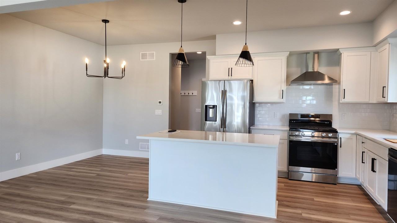 4858 Suelo Rd - Photo 7 of 35