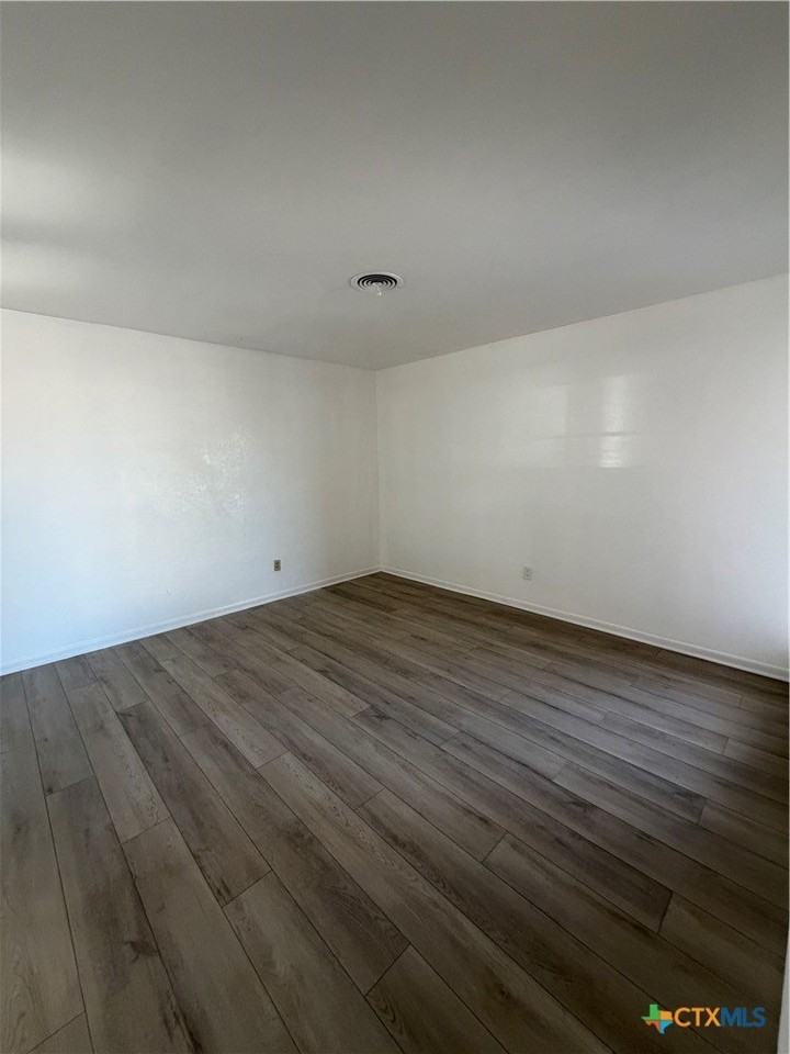 1102 S Ann Blvd - Photo 3 of 16