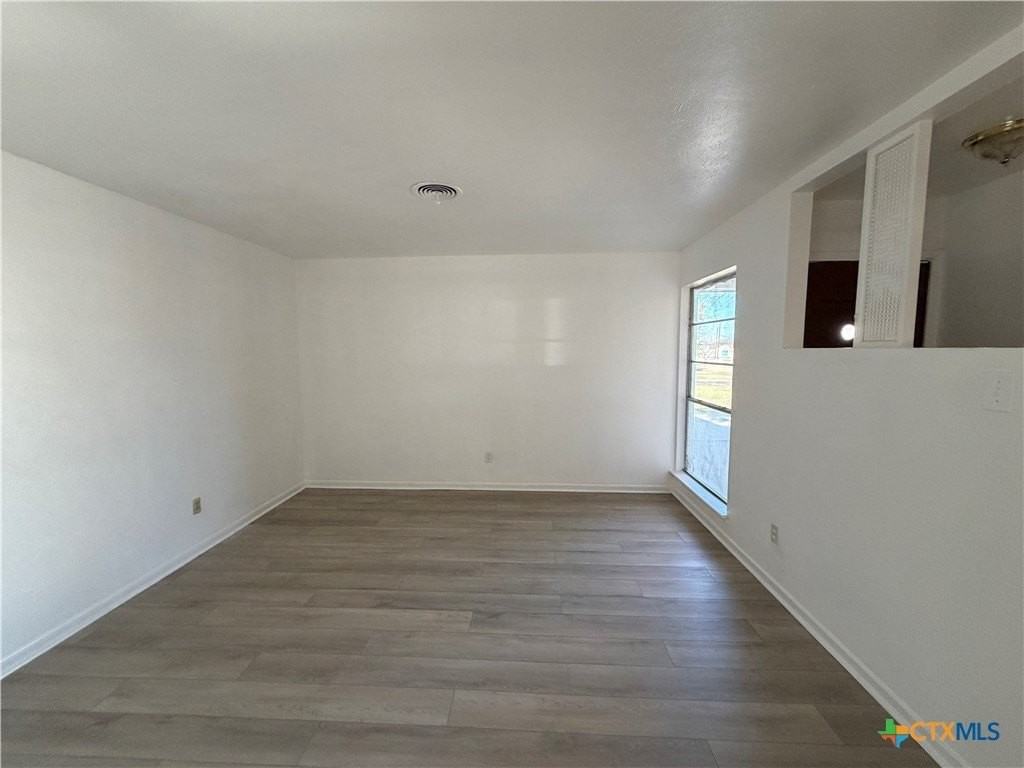 1102 S Ann Blvd - Photo 4 of 16