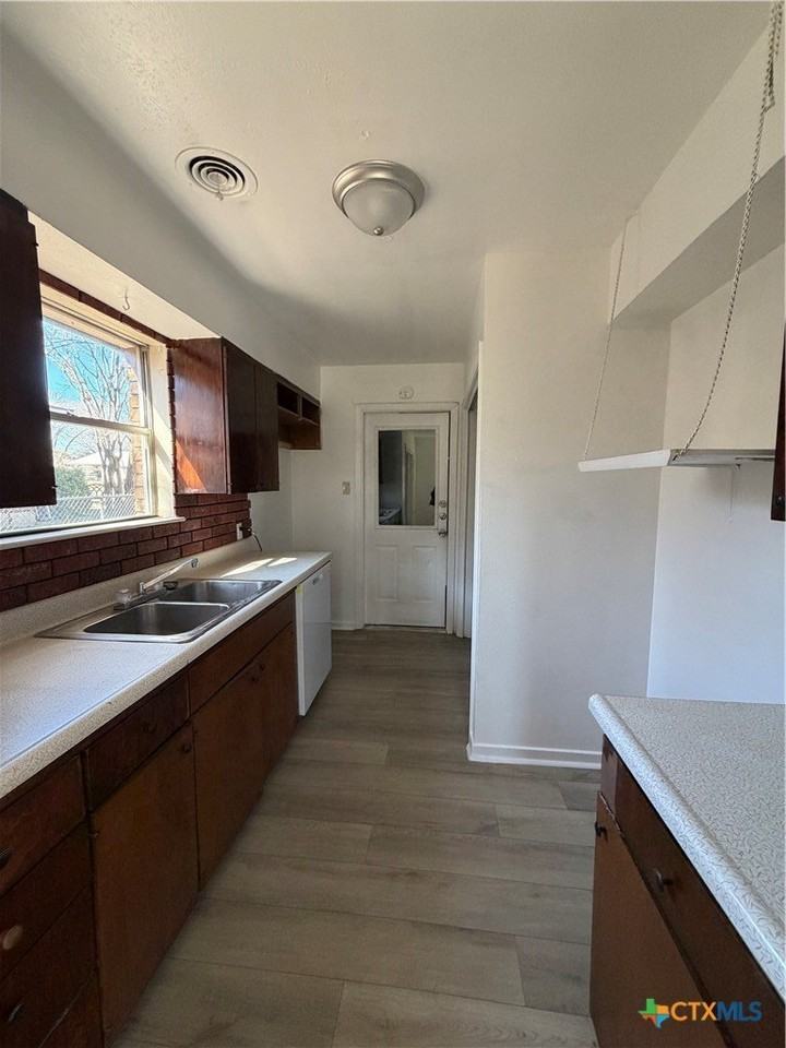 1102 S Ann Blvd - Photo 5 of 16