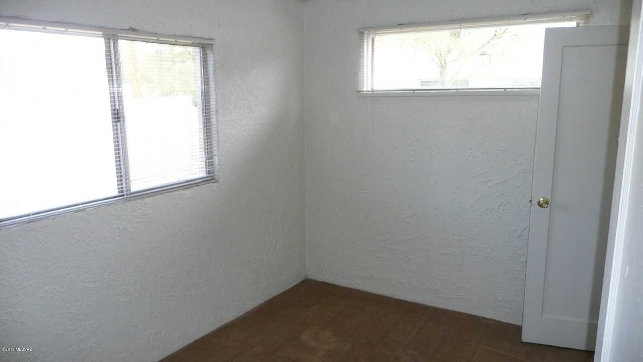 4851 E 2nd St - Photo 7 of 8