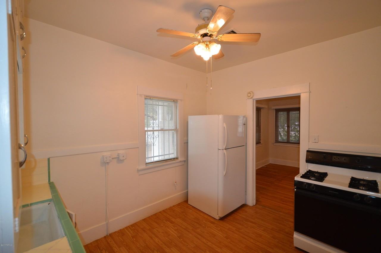 1524 E 8th St - Photo 3 of 8