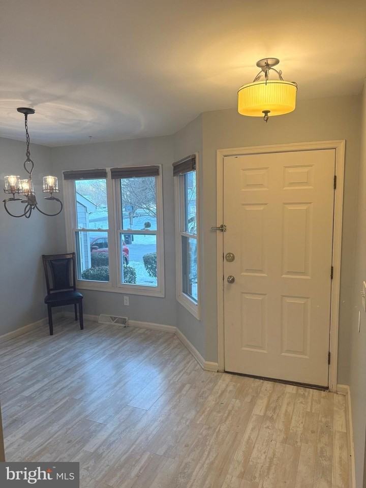 11 Fairway Ct - Photo 2 of 25