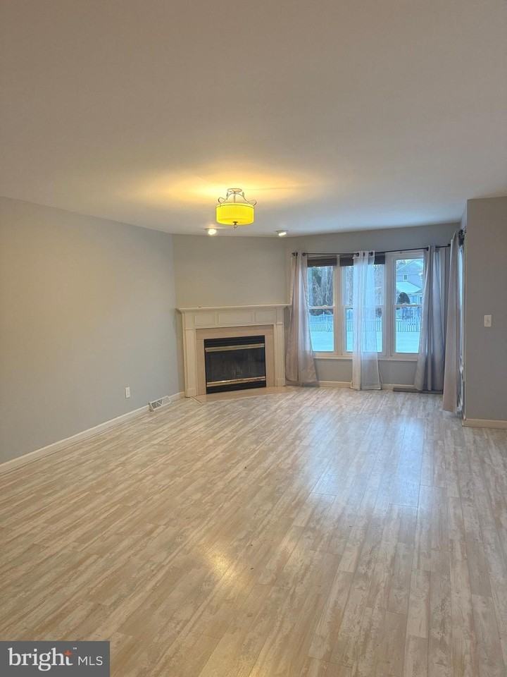 11 Fairway Ct - Photo 3 of 25