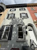 featured image of 715 W 8th St