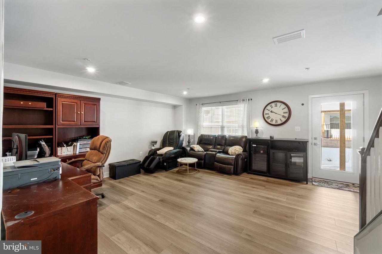 7932 Tanbridge Ln - Photo 7 of 31