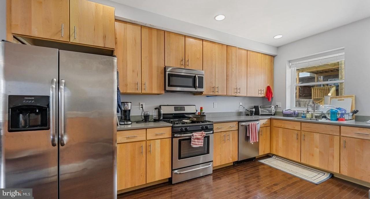 647 S Belnord Ave - Photo 3 of 12