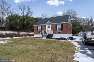 featured image of 7922 Babikow Rd