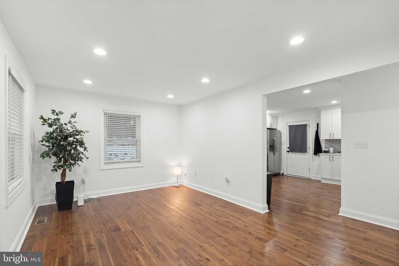 7922 Babikow Rd - Photo 2 of 28