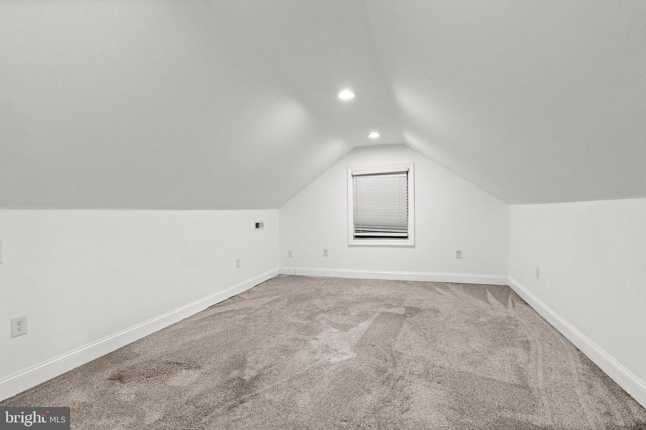 7922 Babikow Rd - Photo 5 of 28