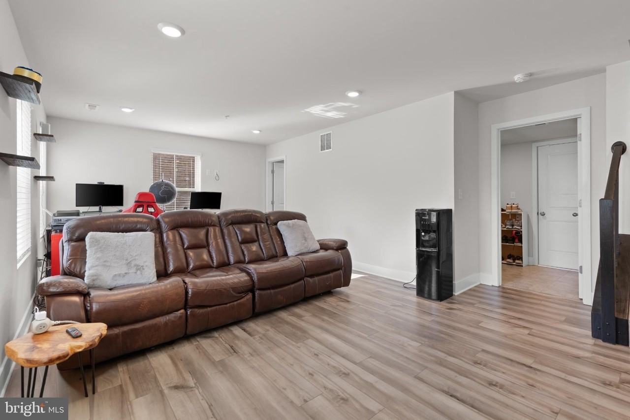 4108 Hatley Pl - Photo 4 of 32