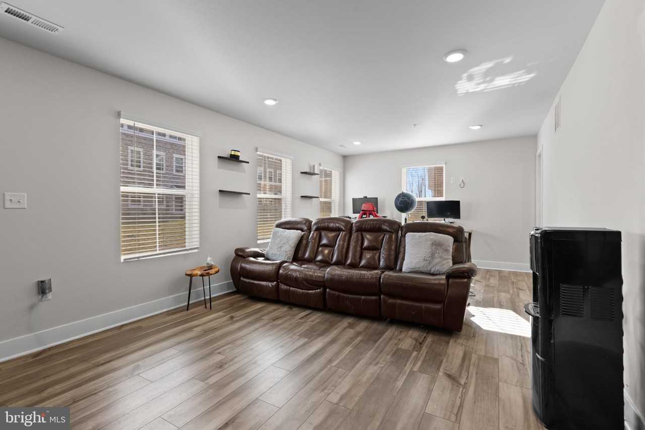 4108 Hatley Pl - Photo 5 of 32