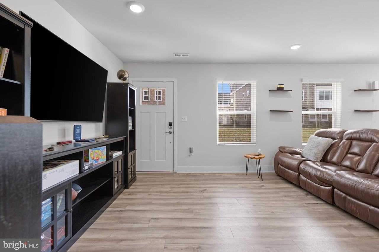 4108 Hatley Pl - Photo 6 of 32