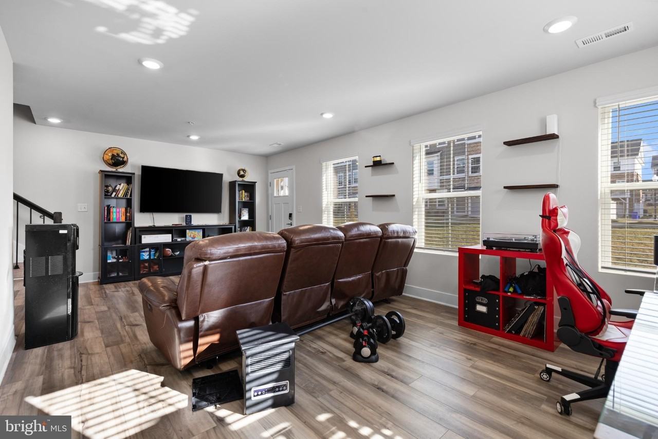 4108 Hatley Pl - Photo 7 of 32