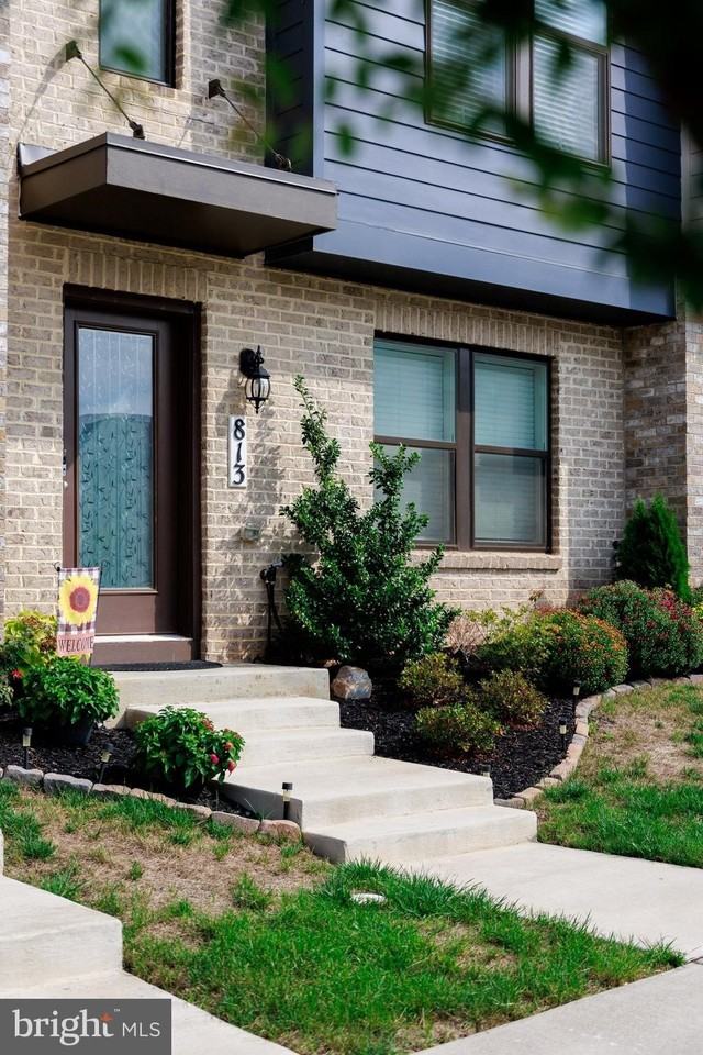 813 Bond St - Photo 5 of 46