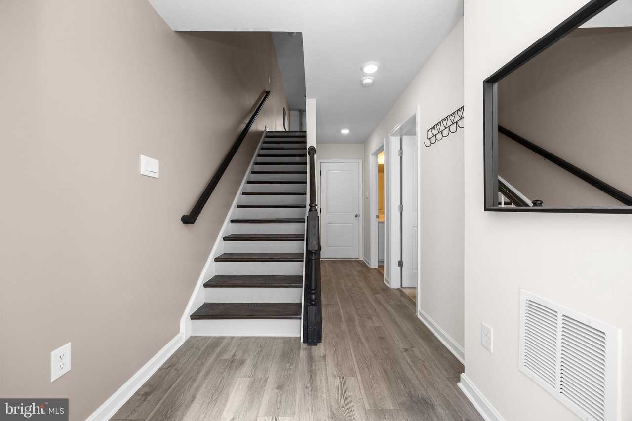 813 Bond St - Photo 6 of 46