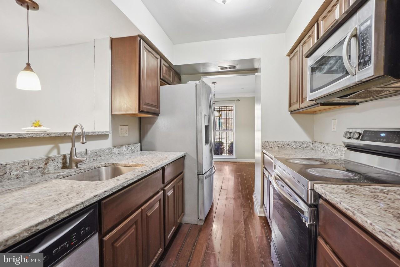 9063 Congress Pl - Photo 5 of 24