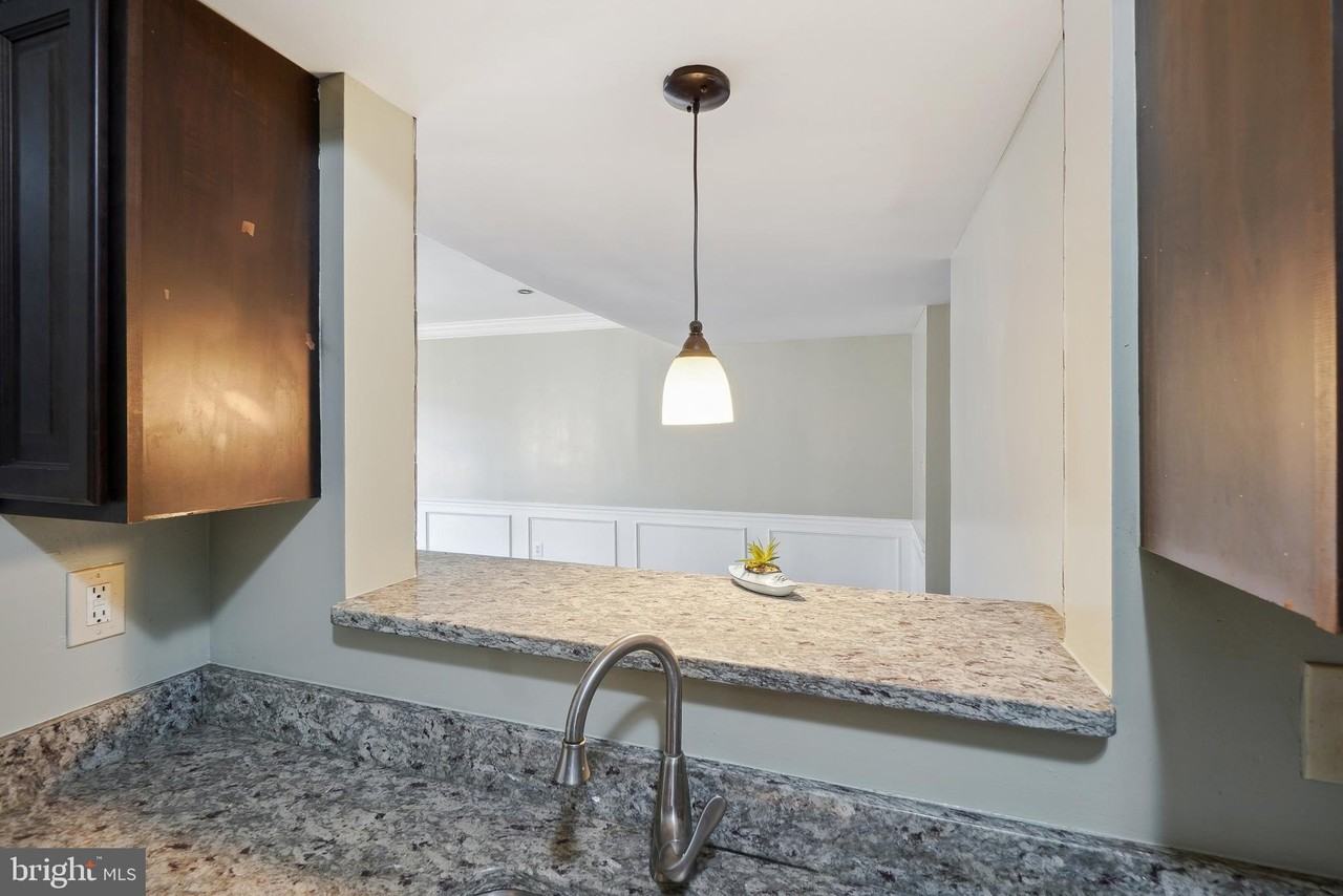 9063 Congress Pl - Photo 6 of 24