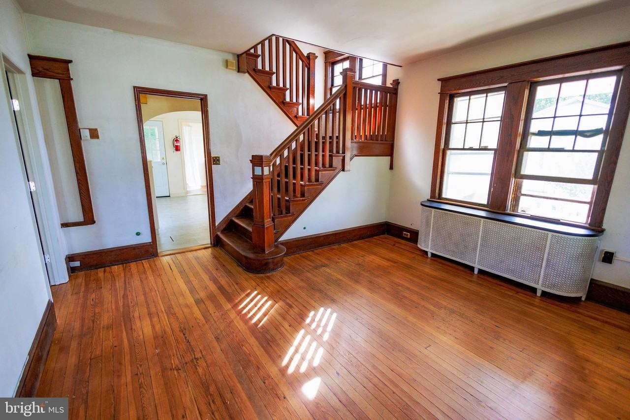 215 Laurel Ave - Photo 7 of 27