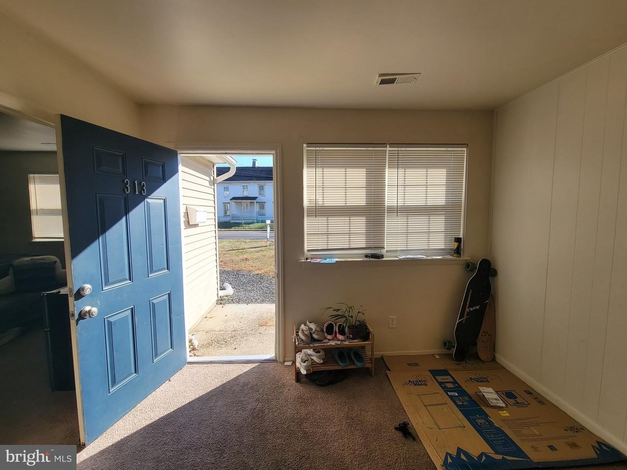 313 Ellis St - Photo 4 of 11