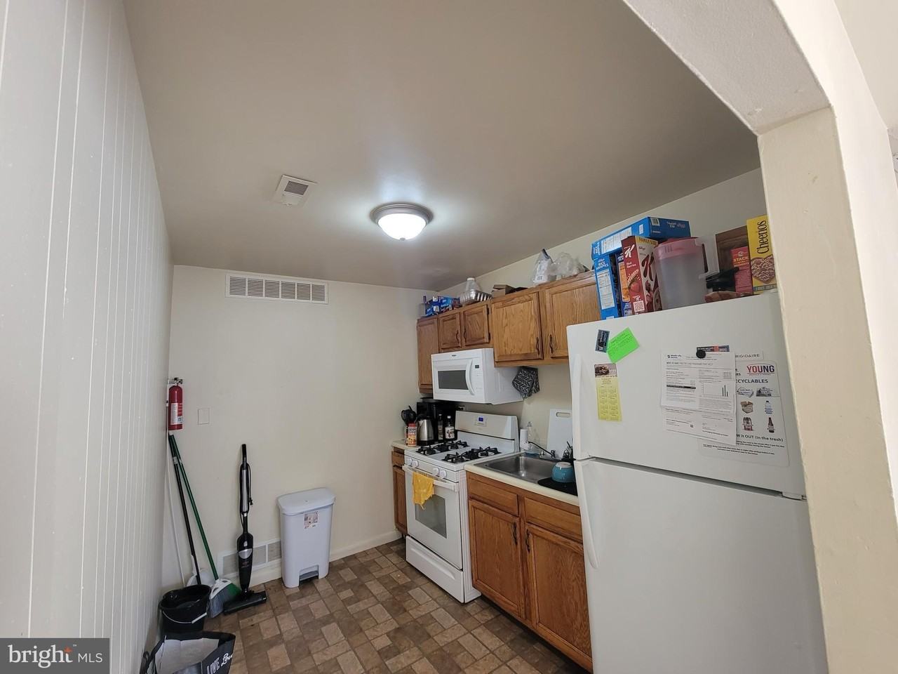 313 Ellis St - Photo 6 of 11