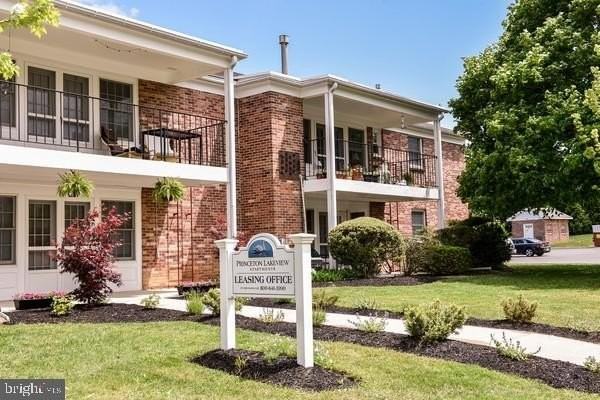 504 Lakeview Ter - Photo 4 of 13