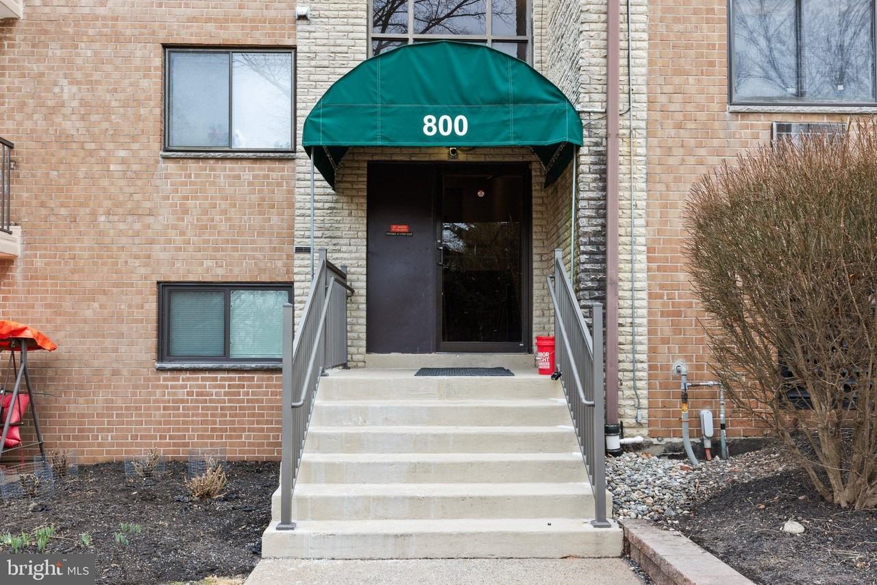 1575 W Street Rd Apt 818 #818 - Photo 3 of 24