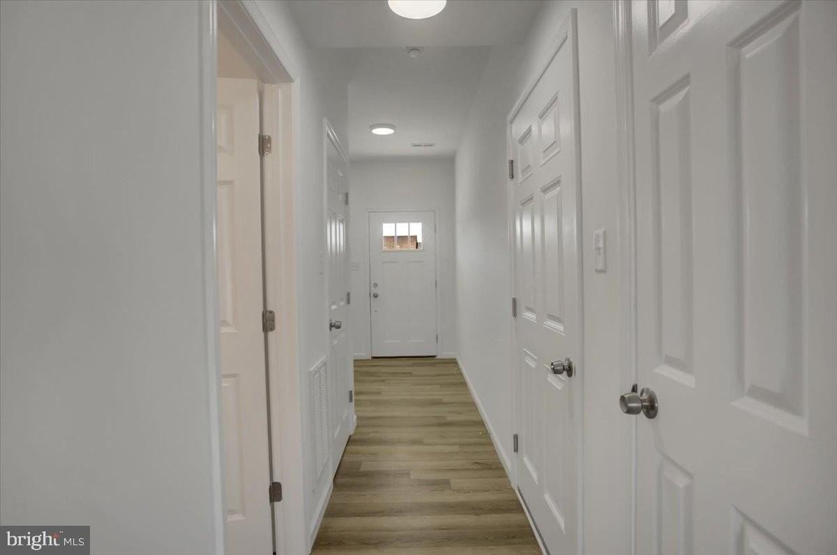 301 Grandview Ave - Photo 2 of 32