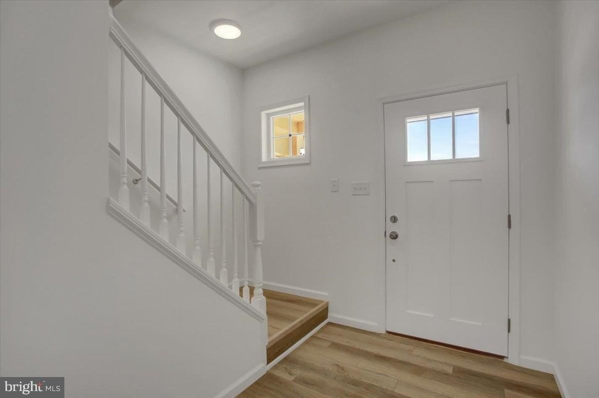 301 Grandview Ave - Photo 3 of 32