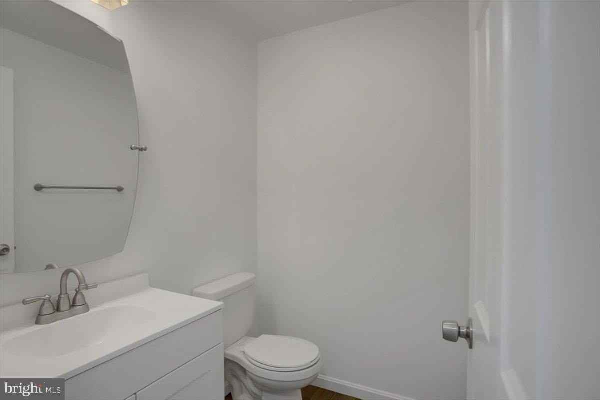 301 Grandview Ave - Photo 6 of 32