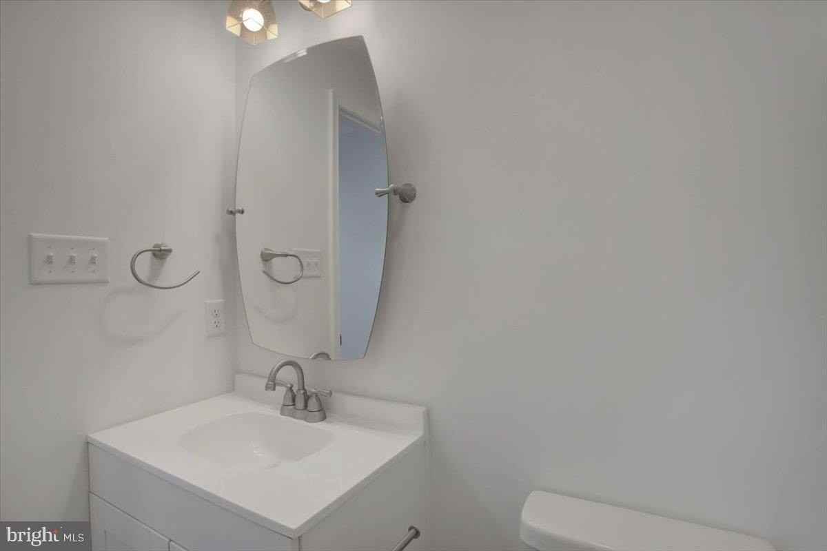 301 Grandview Ave - Photo 7 of 32