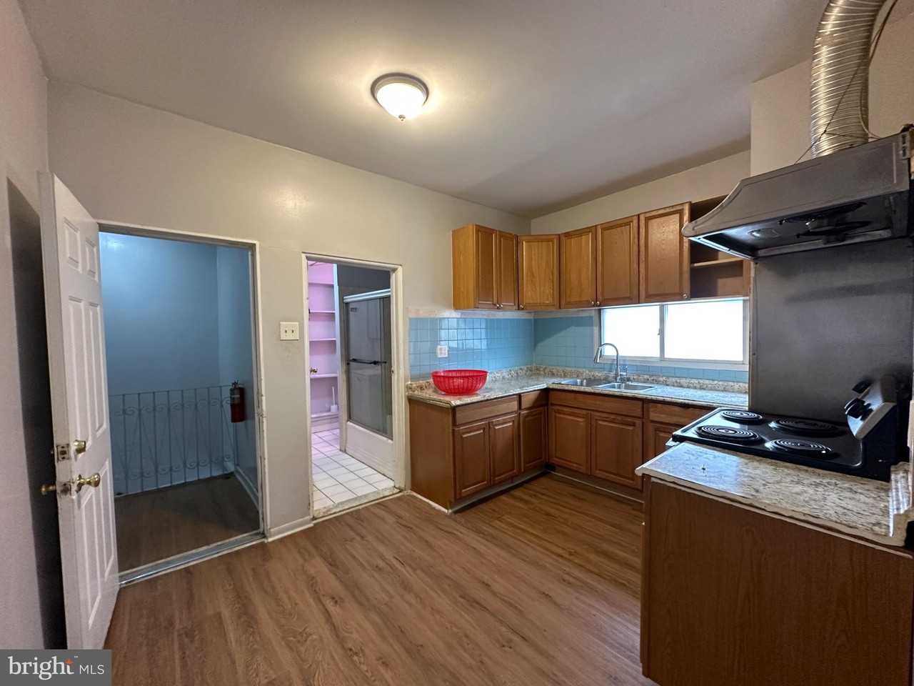 2215 S 7th St - Photo 2 of 7