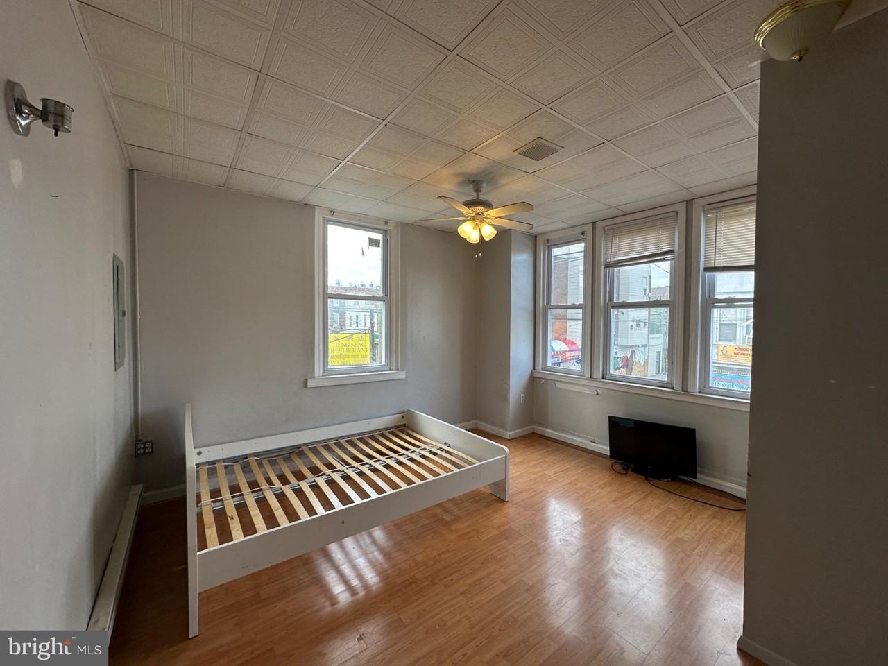 2215 S 7th St - Photo 5 of 7