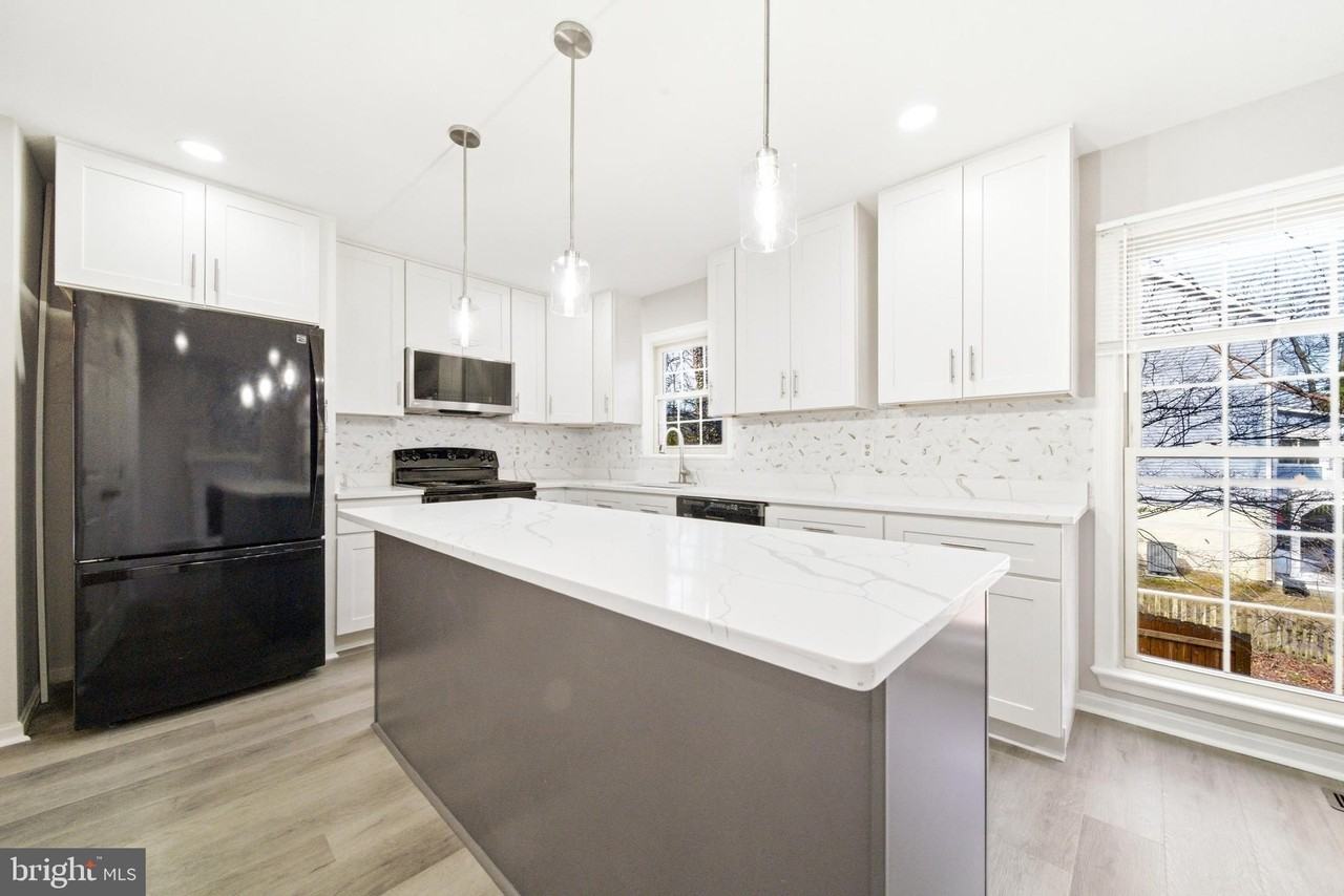 10360 Hampshire Green Ave - Photo 7 of 41