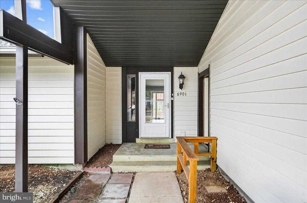 6901 Vantage Dr - Photo 3 of 30