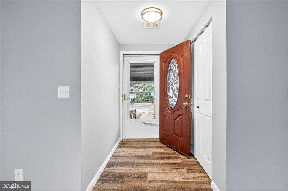 6901 Vantage Dr - Photo 4 of 30