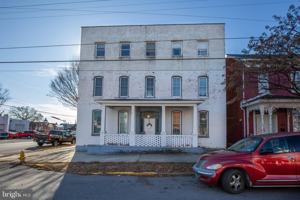 featured image of 301 W Martin St Apt 5 #5